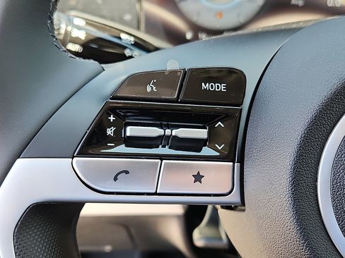 New 2025 Hyundai Elantra Limited image 16