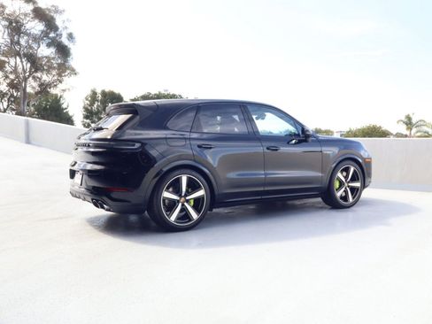 New 2026 Porsche Cayenne E-Hybrid AWD/4WD image 8