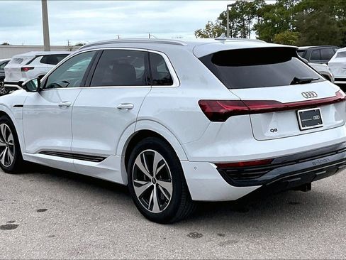 Certified 2024 Audi Q8 e-tron Premium Plus image 7
