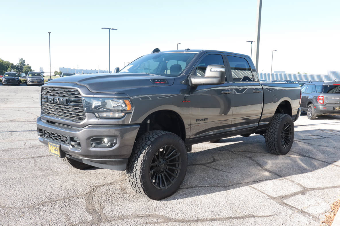 Used 2024 RAM 2500 Big Horn w/ Night Edition AWD/4WD image 3