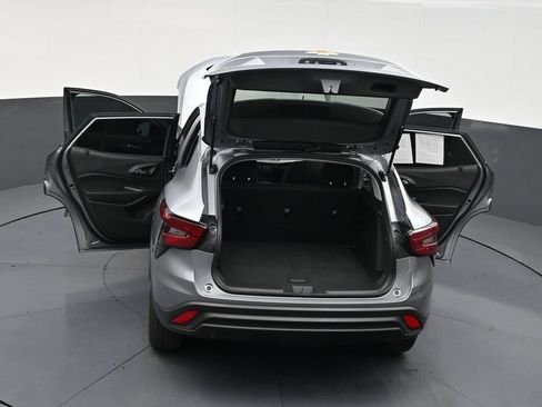 Used 2025 Chevrolet Trax LS FWD image 32