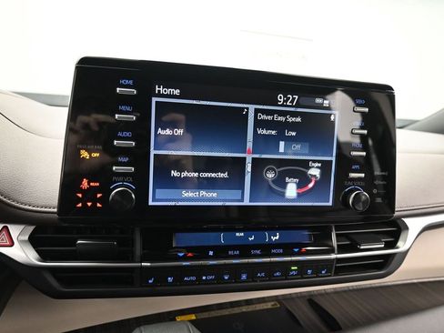 Used 2021 Toyota Sienna Platinum image 19