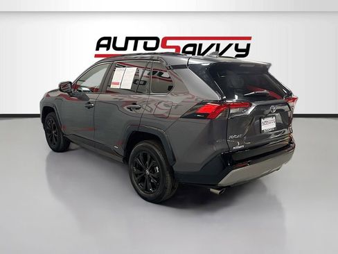 Used 2024 Toyota RAV4 SE w/ Convenience Package image 5