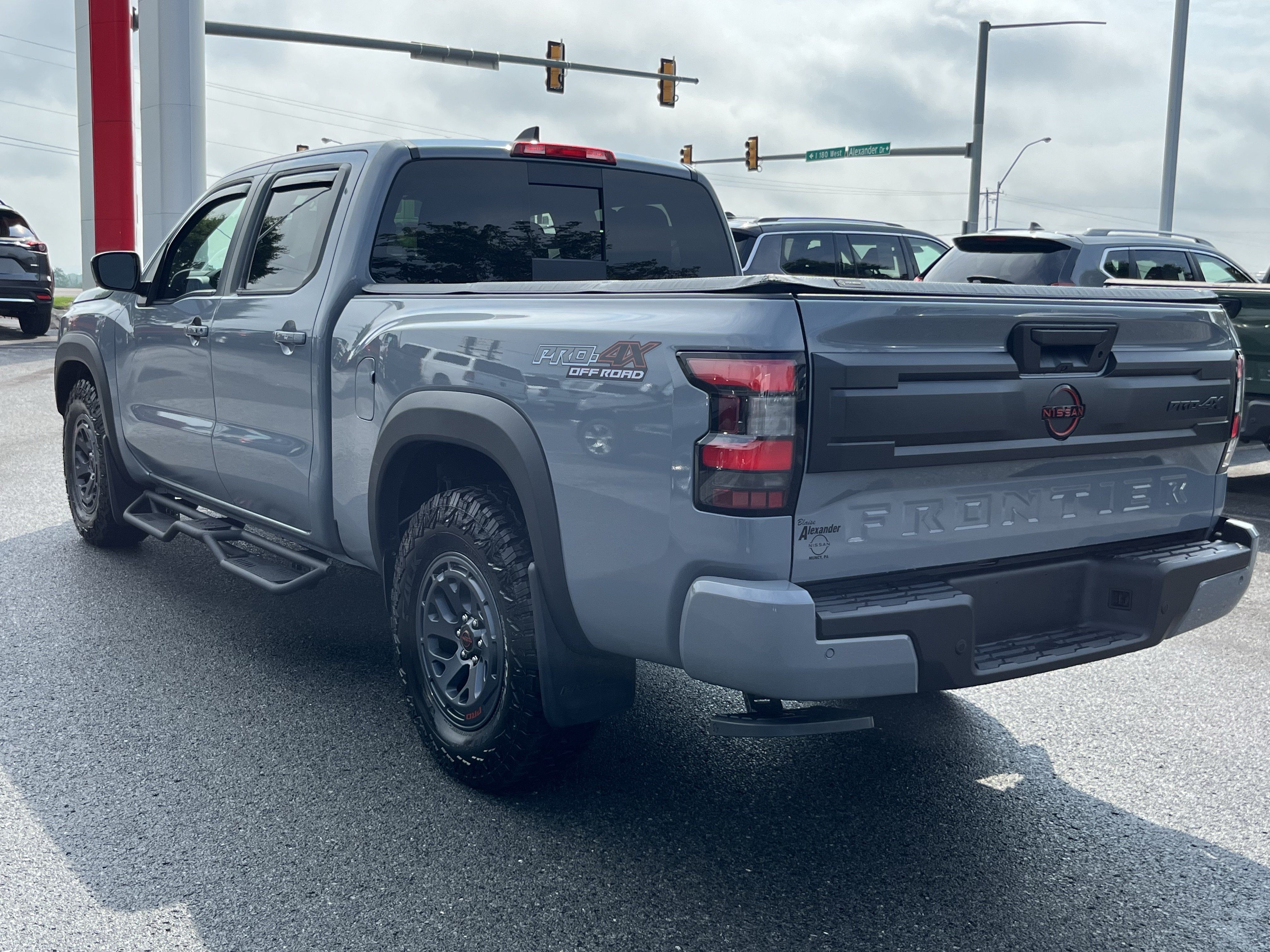 Used 2025 Nissan Frontier PRO-4X AWD/4WD image 8
