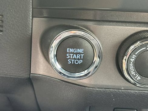 Used 2021 Toyota Tacoma TRD Off-Road w/ Technology Package AWD/4WD image 21