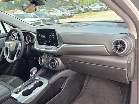 Used 2025 Chevrolet Blazer LT FWD image 30