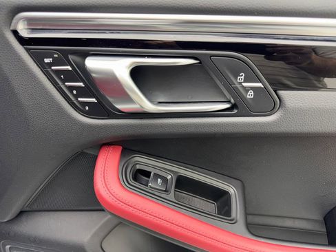 Used 2022 Porsche Macan image 48