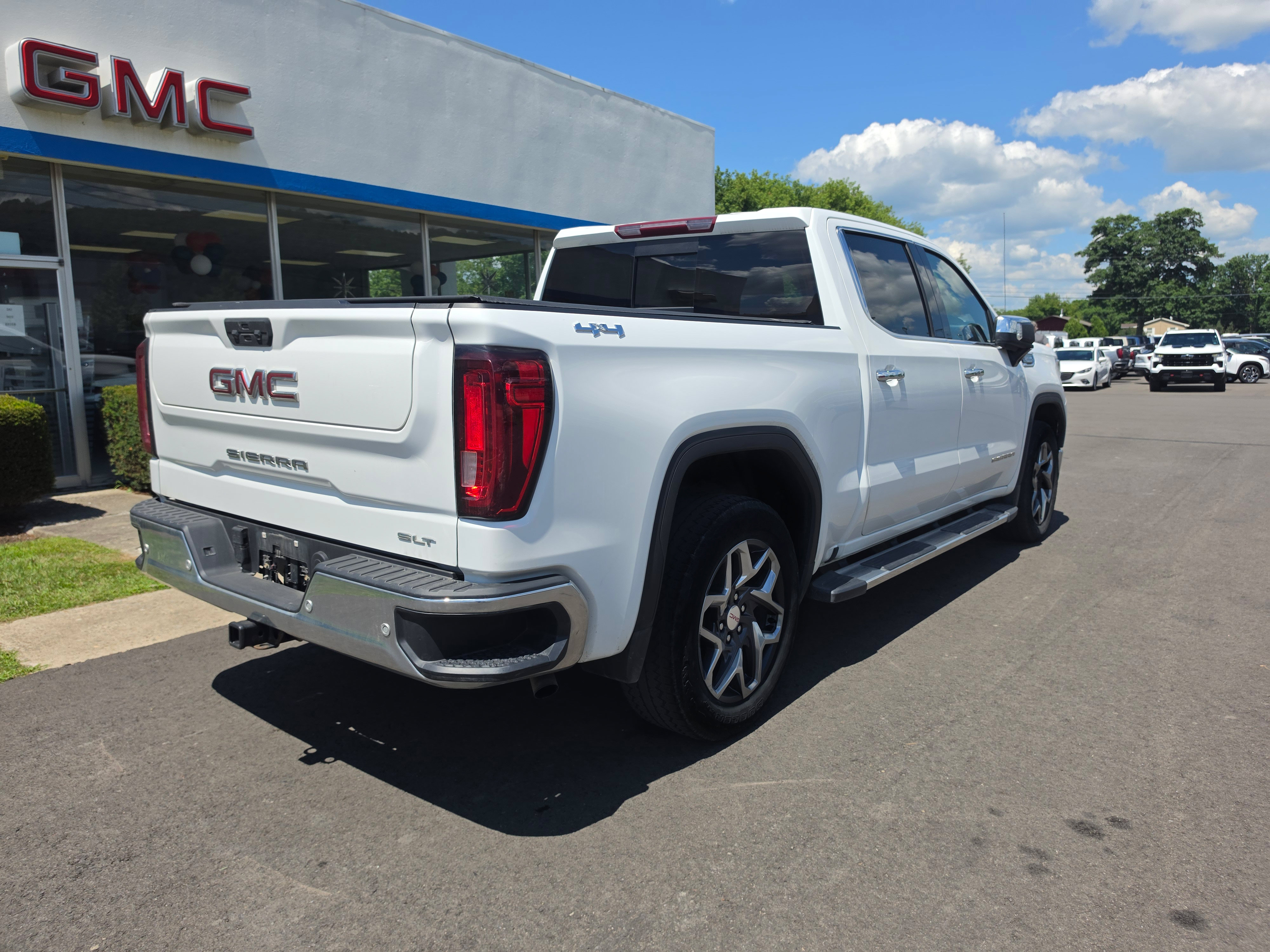Used 2024 GMC Sierra 1500 SLT w/ SLT Premium Plus Package AWD/4WD image 3
