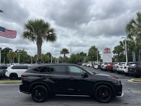 Used 2025 Toyota Highlander XSE AWD/4WD image 11