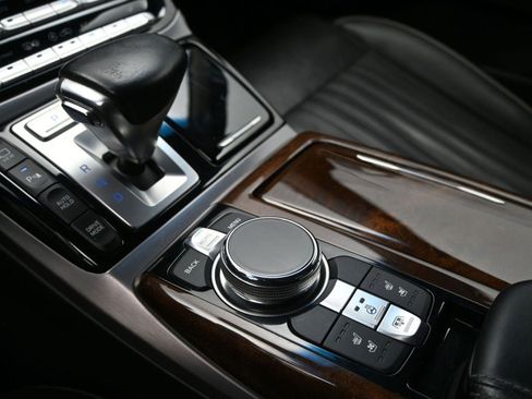 Used 2017 Genesis G90 3.3T Premium image 7