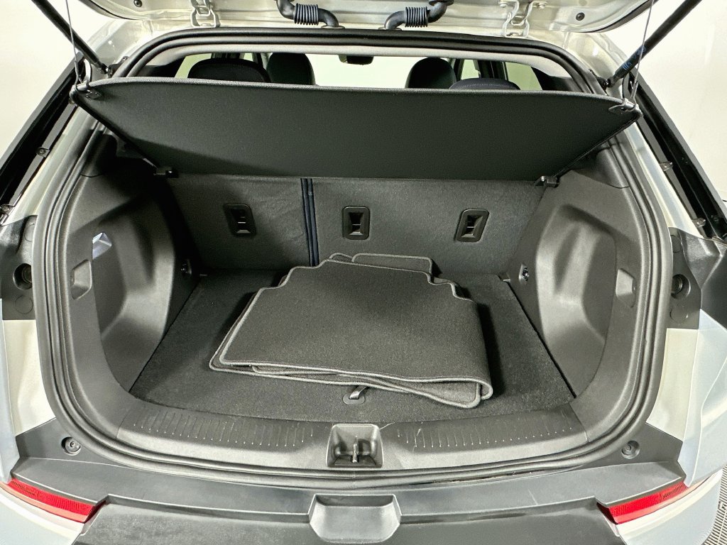 Used 2023 Chevrolet Bolt EUV Premier w/ Sun & Sound Package FWD image 25