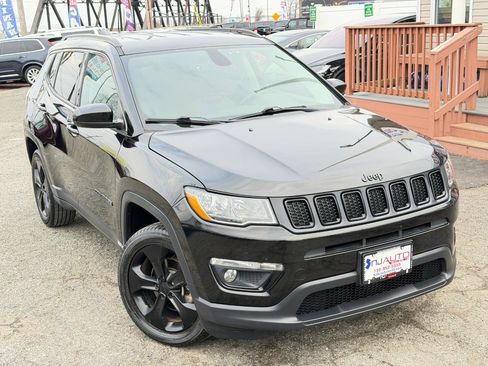 Used 2019 Jeep Compass Latitude image 2
