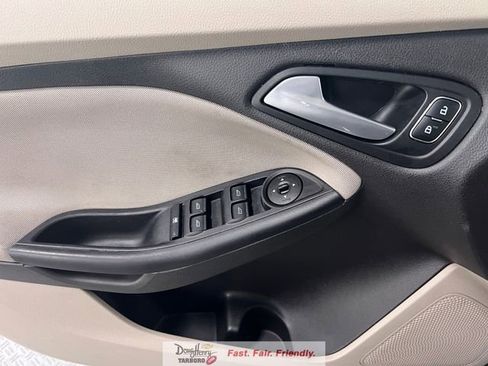 Used 2015 Ford Focus SE FWD image 21