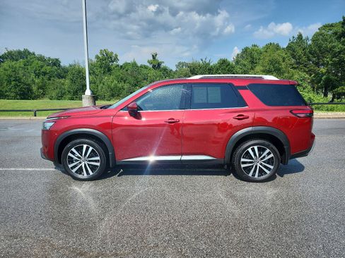 Used 2025 Nissan Pathfinder Platinum w/ Cargo Package AWD/4WD image 2