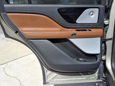 Used 2023 Lincoln Aviator Reserve w/ Equipment Group 201A image 17