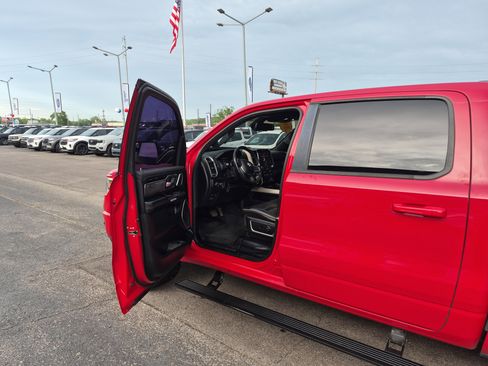 Used 2019 RAM 1500 Laramie AWD/4WD image 10