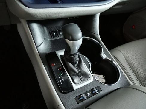 Used 2016 Toyota Highlander Limited Platinum AWD/4WD image 18