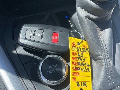 Used 2025 Toyota RAV4 XLE image 15