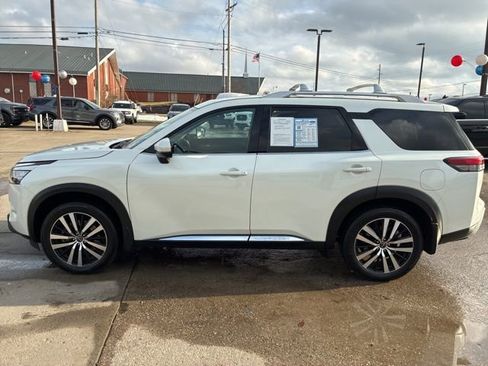 Used 2024 Nissan Pathfinder Platinum w/ Cargo Package image 4