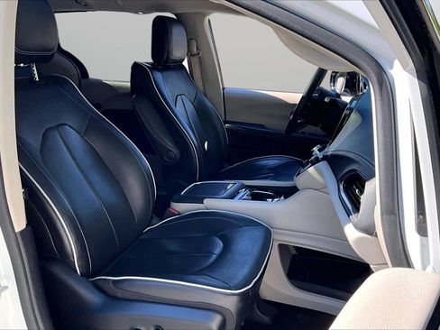 Certified 2023 Chrysler Pacifica Limited FWD image 24