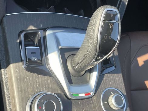 Used 2022 Alfa Romeo Stelvio Ti image 7