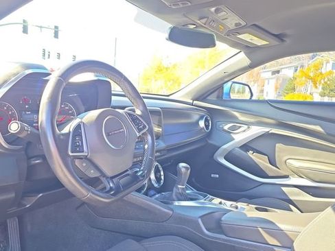 Used 2020 Chevrolet Camaro LT w/ Technology Package image 13