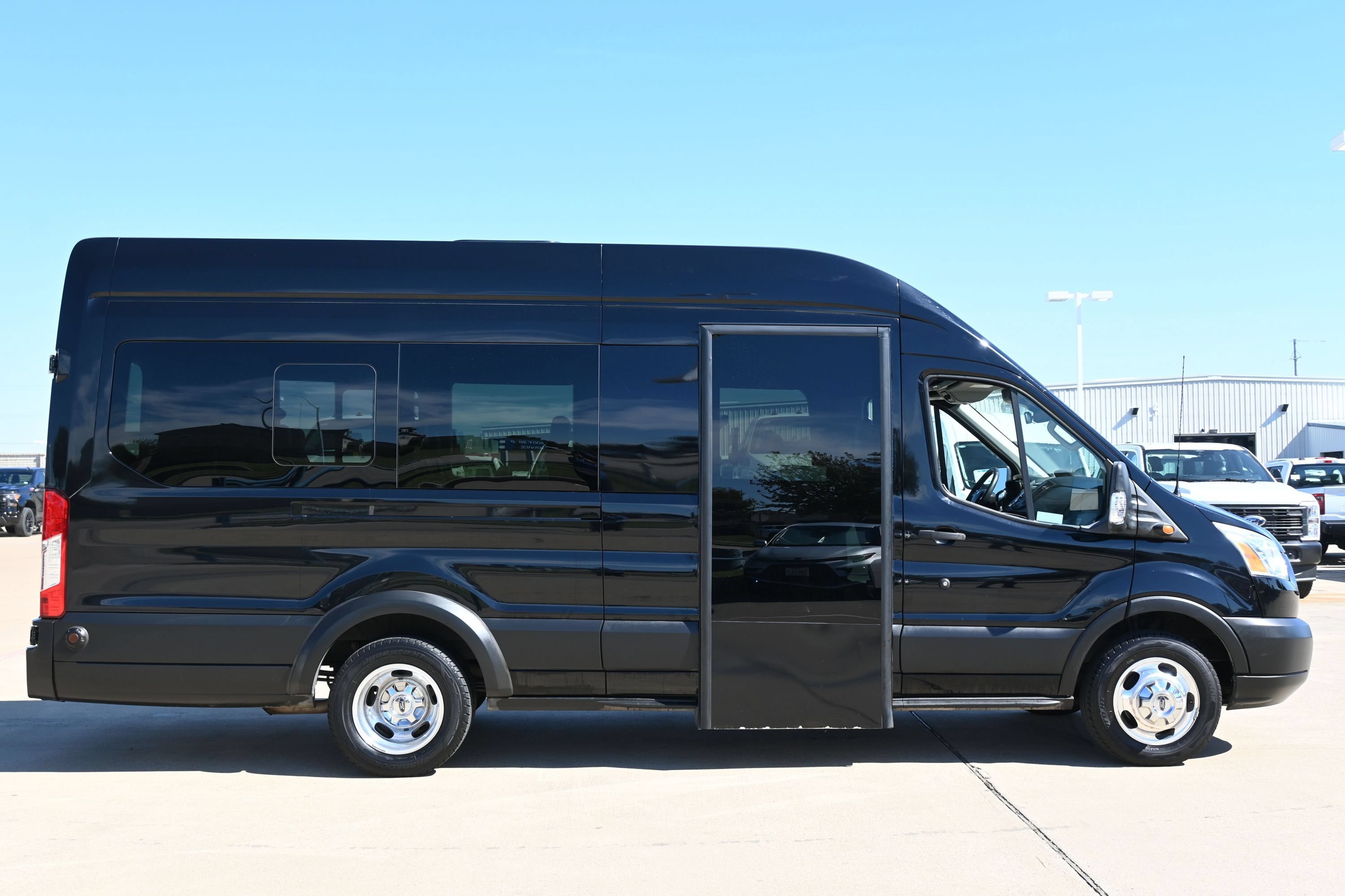 Used 2019 Ford Transit 350 XLT RWD image 11
