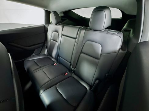 Used 2022 Tesla Model Y Performance image 21