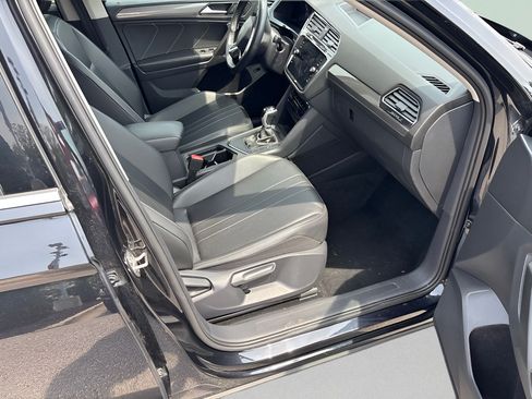 Used 2024 Volkswagen Tiguan SE FWD image 12