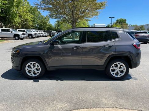 Used 2024 Jeep Compass Latitude AWD/4WD image 4