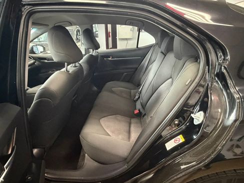 Used 2018 Toyota Camry LE image 14