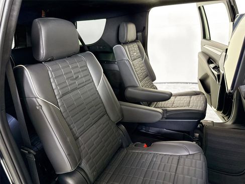 Used 2025 Cadillac Escalade ESV V w/ LPO, ONYX Package image 33