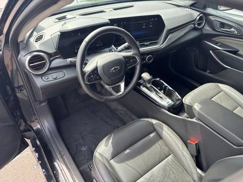 Used 2025 Chevrolet Trax ACTIV w/ Driver Confidence Package FWD image 9