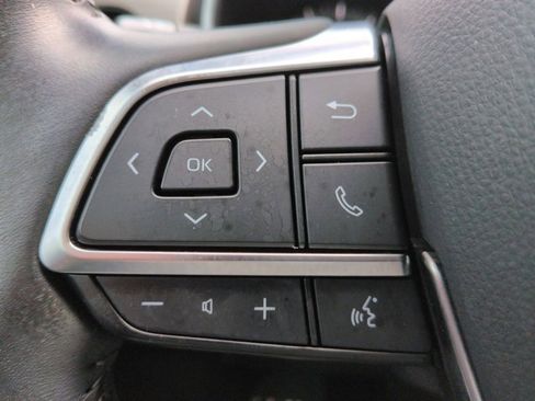 Used 2021 Toyota Highlander XLE image 25