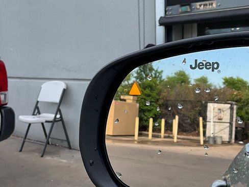 Used 2025 Jeep Compass Latitude image 19