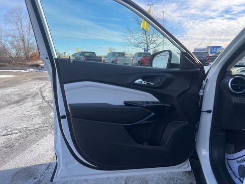 New 2026 Chevrolet Trax LT w/ Sunroof Package image 7