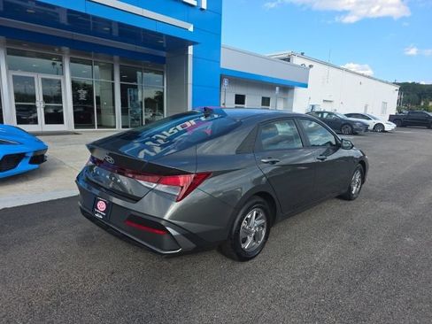 Used 2025 Hyundai Elantra SE FWD image 7