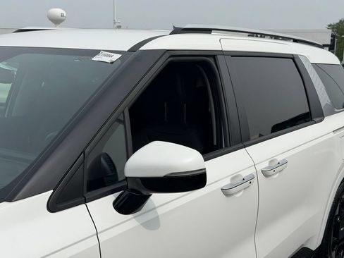 Used 2025 Kia Carnival EX FWD image 22