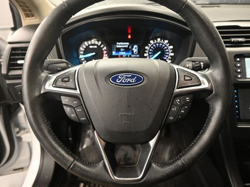Used 2018 Ford Fusion SE w/ Equipment Group 201A image 11