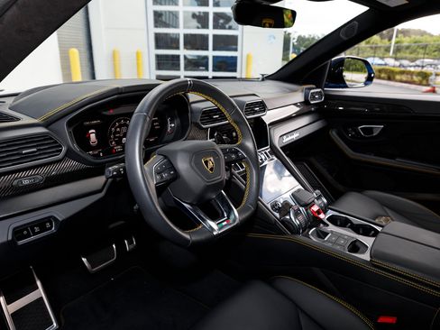 Used 2022 Lamborghini Urus image 25