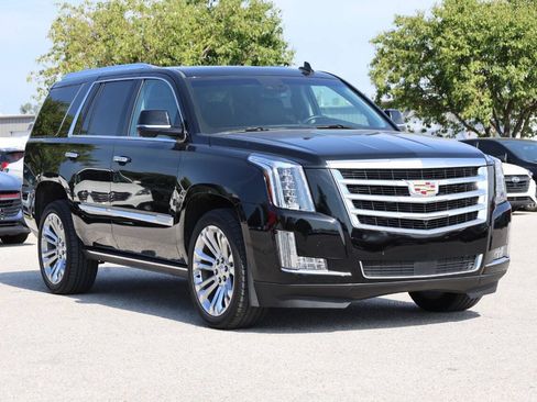 Used 2019 Cadillac Escalade Premium Luxury w/ LPO, Radiant Package AWD/4WD image 4