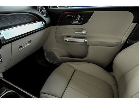 New 2026 Mercedes-Benz GLB 250 4MATIC image 17