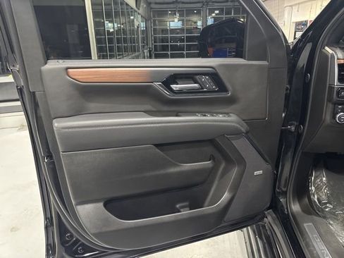 Used 2025 GMC Yukon Denali w/ Denali Reserve Package image 15