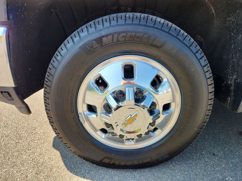 Used 2025 Chevrolet Silverado 3500 LT w/ Safety Package AWD/4WD image 40