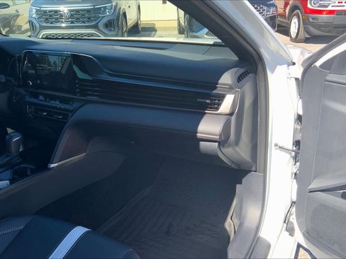 Used 2025 Toyota Camry SE image 18