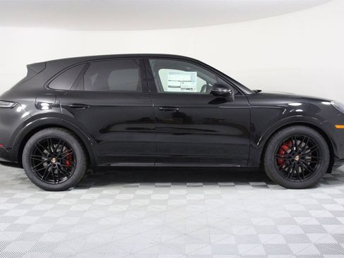 New 2026 Porsche Cayenne GTS image 8
