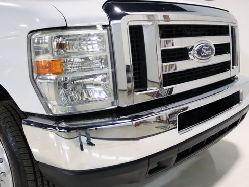 Used 2014 Ford E-350 and Econoline 350 XLT image 21