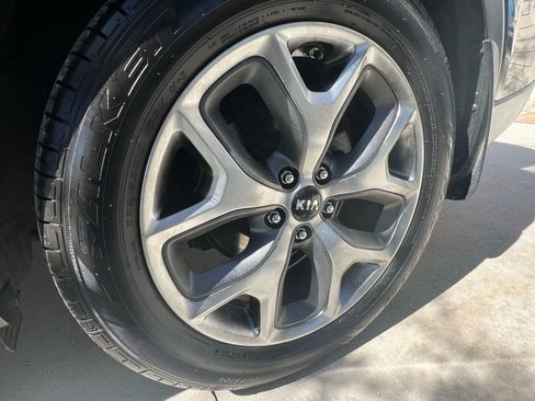 Used 2019 Kia Sorento EX FWD image 19
