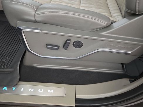 Used 2025 Ford F350 Platinum w/ Platinum Plus Package image 15