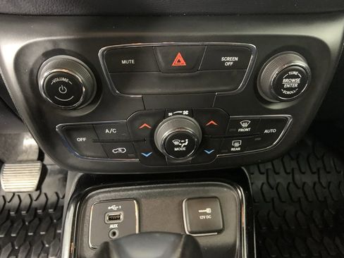 Used 2021 Jeep Compass Latitude image 13